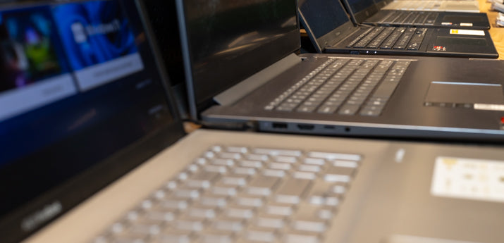 Laptops, desktops & monitoren.