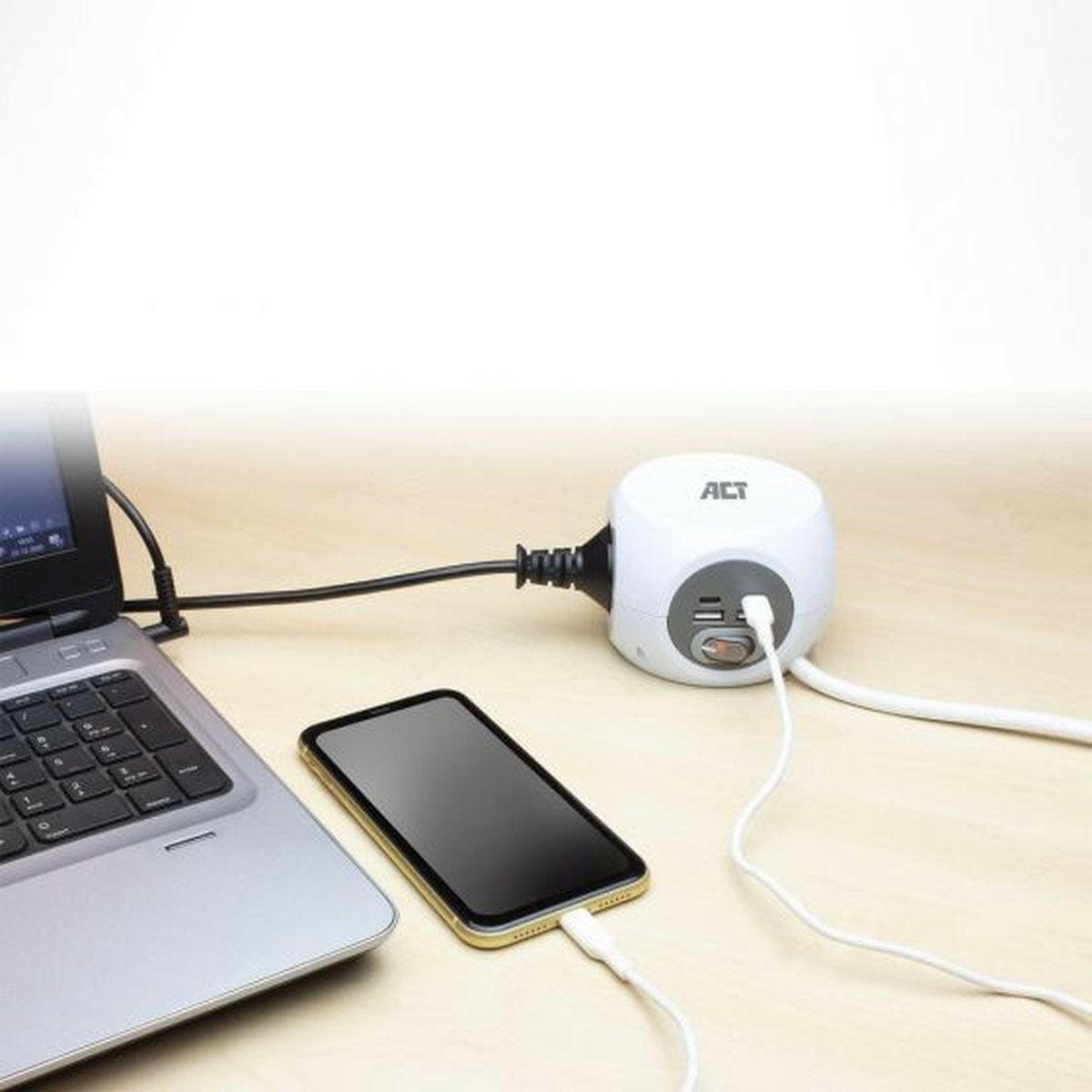 ACT ACT AC2415 Stekkerdoos met USB-C/A-poorten wit