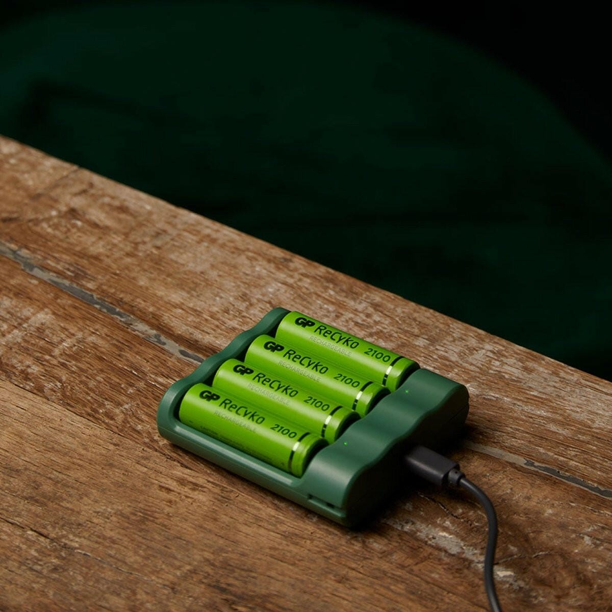 EP:Tummers GP USB LADER AA A4 2100MAH