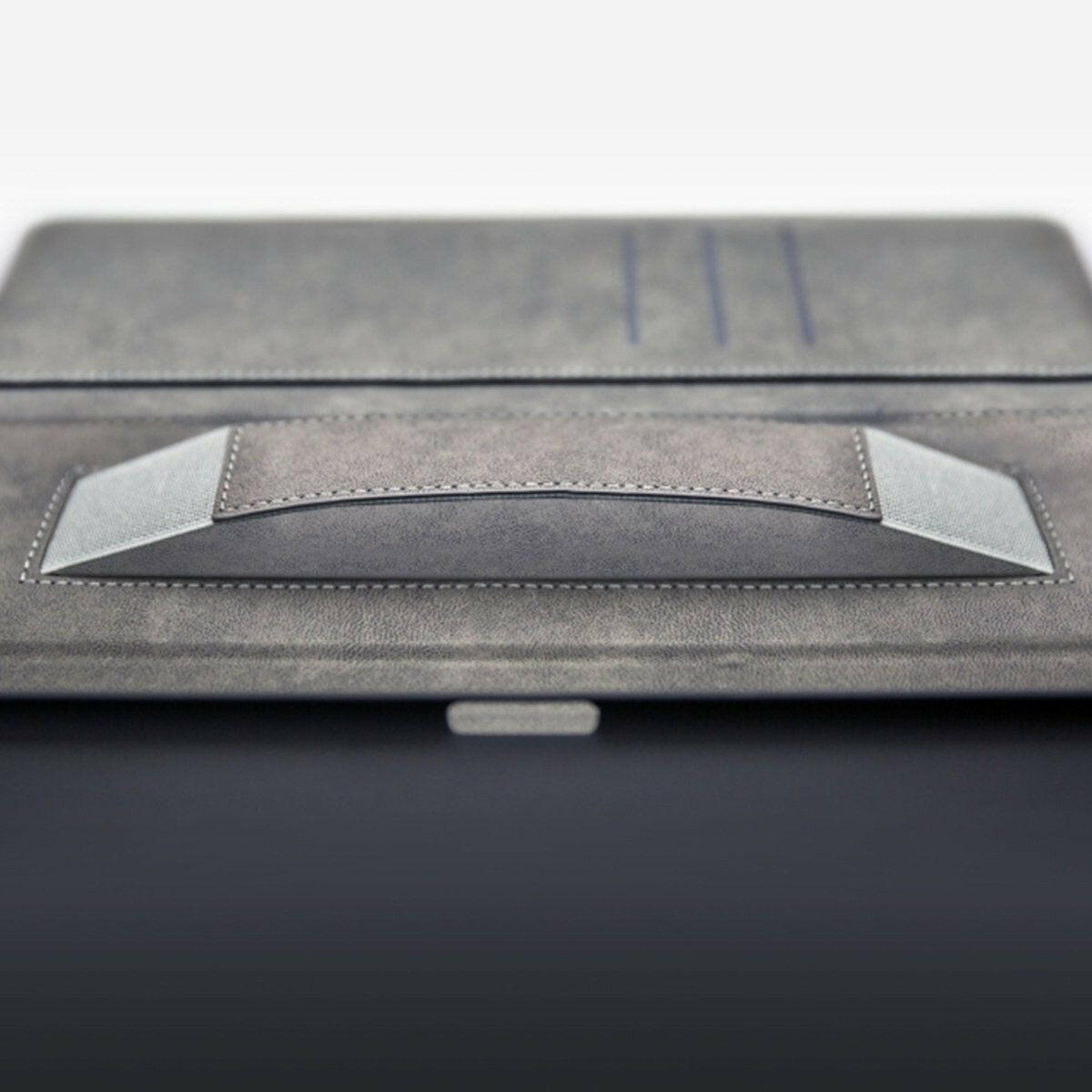 Mobilize Samsung Galaxy Tab A8 Premium Folio Bookcase zwart.
