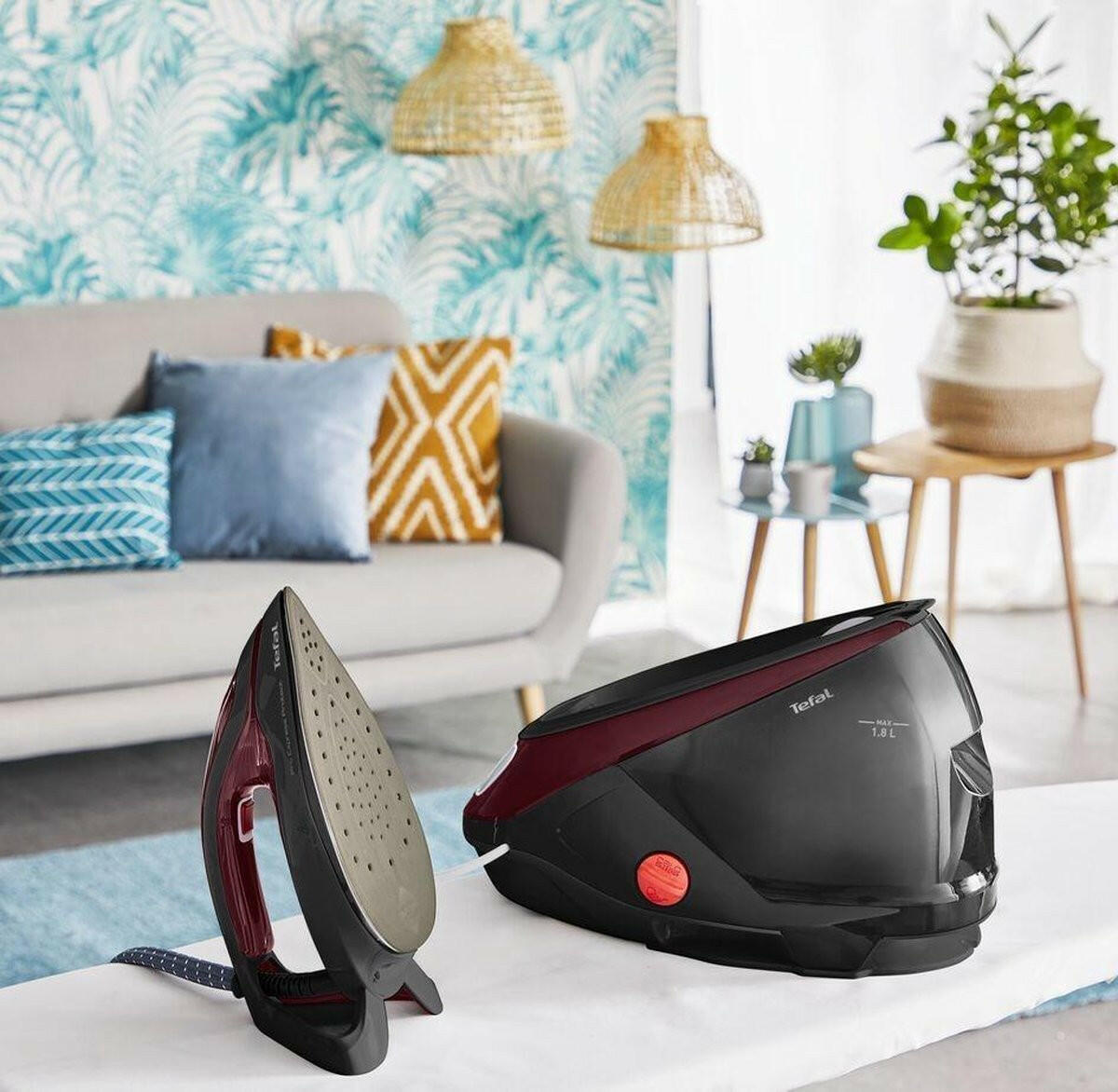 Tefal GV9230 zwart-bordeaux.