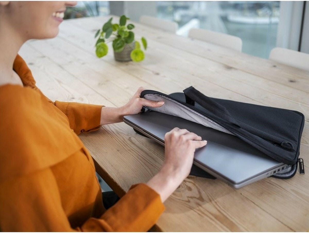 Trust Trust Bologna Slim Laptop Bag 16 inch Eco zwart